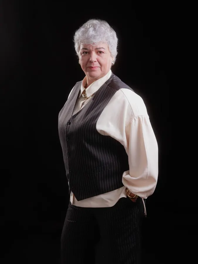 Sonia Mazetto, retrato de corpo inteiro